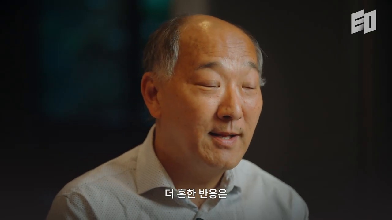 켄 오노가 AI 시대 인간의 배움을 설명하는 장면