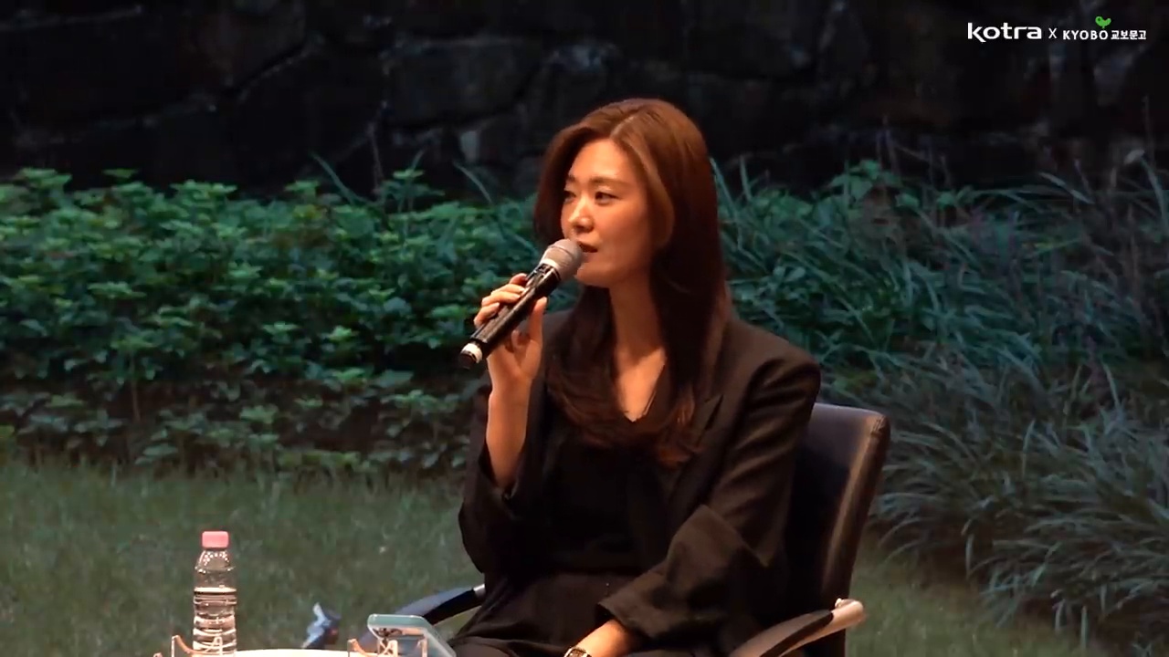 행위 자체에 대한 몰입을 이야기하는 김혜연 안무가